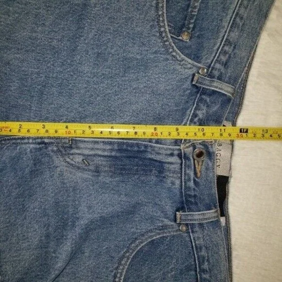 Levi's Sz 29 Silver Tab Denim Shorts Women's High-Waisted Mom Jean's Raw Hem - Picture 9 of 9